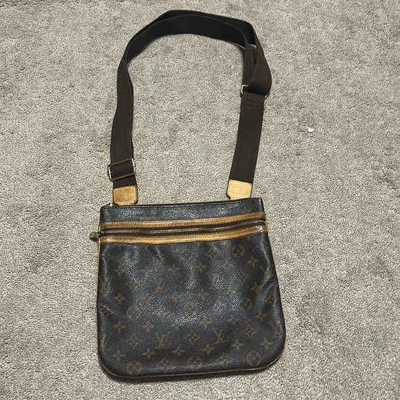 Louis Vuitton Crossbody - Picture 1 of 12